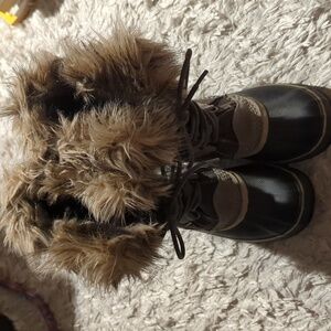 Joan of Arctic Sorel 7.5 Women's suede boot